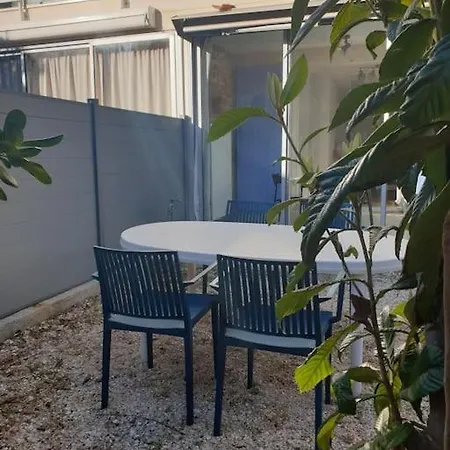 Studio 4 Personnes Avec Jardinet A 2 Pas Des Plages 