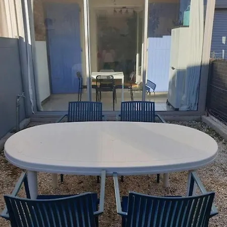 Studio 4 Personnes Avec Jardinet A 2 Pas Des Plages 