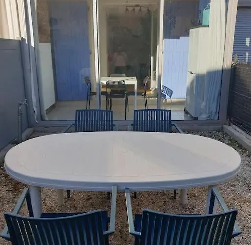 Studio 4 Personnes Avec Jardinet A 2 Pas Des Plages \